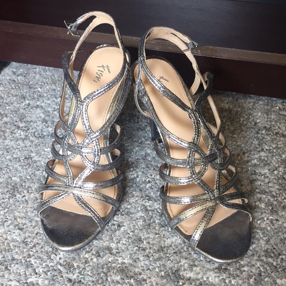 Fioni Heels - Picture 1 of 4